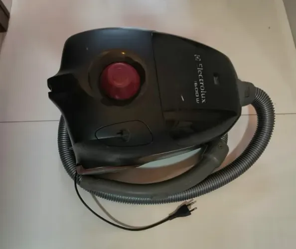 Doação: Aspirador de pó Electrolux, 1600W.
