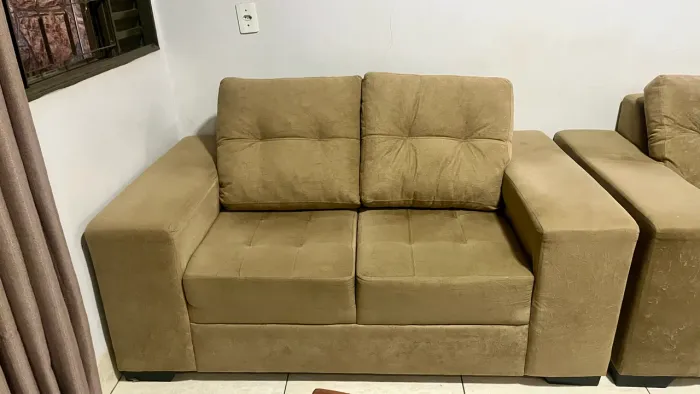 Vende-se sofá 2 e 3 lugares . Qualidade excelente