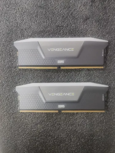 Memória RAM Corsair Vengeance RGB DDR5 32GB (2x16GB) 5600MHz CL40