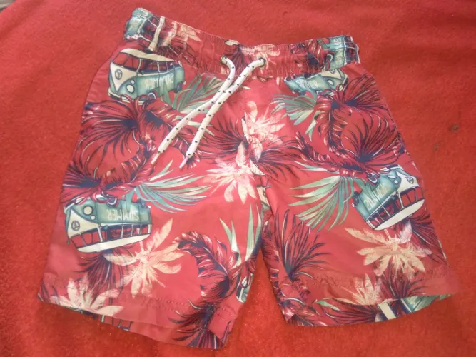 Vendo short de menino de 6 anos!