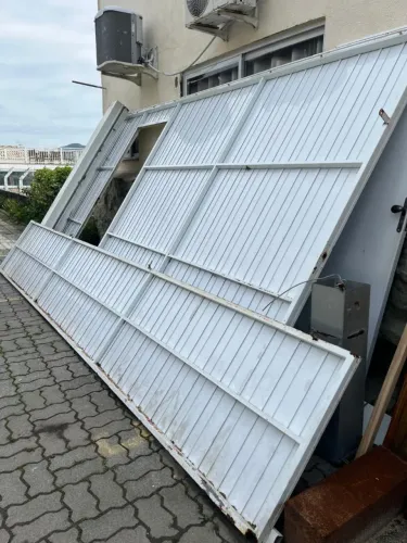 Portão usado de alumínio e ferro