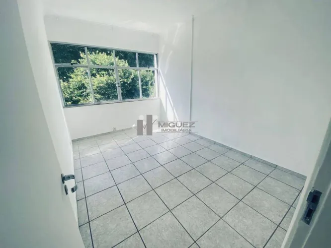 Apartamento a venda com 3 quartos debruçado no metrô Uruguai, Rua José Higino, Tijuca - Ri