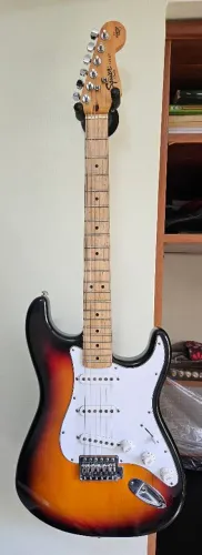 Guitarra strato Squier California Series.