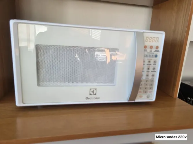 Micro-ondas 220v $380,00 A vista ou 12x 34,12 no cartão de crédito