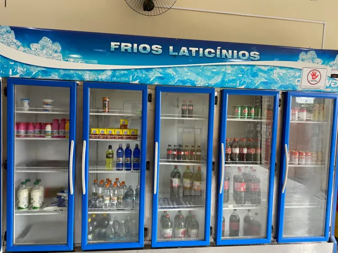 Expositora de bebidas 5 portas