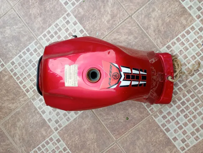 Tanque da Ys Fazer 2015 amassado 