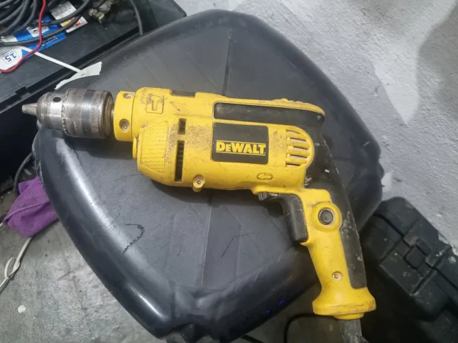 Furade e parafusadeira DeWALT 650VTS