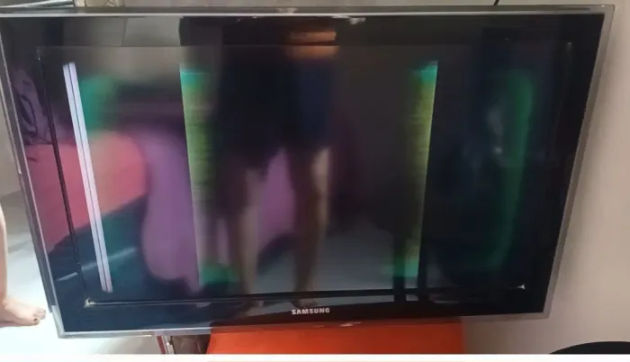 Vendo tv sansung 32 LCD, com defeito na tela segue o vídeo do produto, vendo por 100,00
