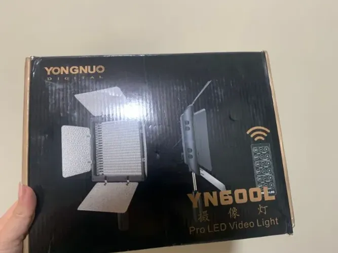 Painel Luz Led YongNuo Yn600L PRO LED VIDEO LIGHT