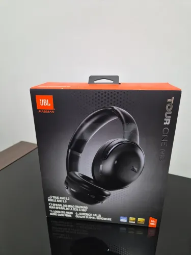 Fone de ouvido JBL TOUR ONE M3. SEM USO. LACRADO NA CAIXA.