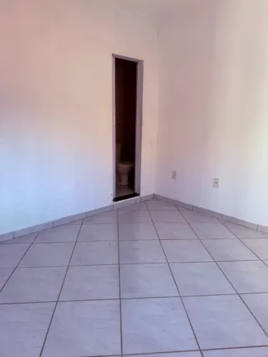 Kitnet bem localizada 1 quarto, 1 banheiro, 1 cozinha