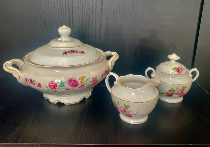 Conjunto Antigo Porcelana Schmidt e Porcelana Real - Sopeira, Açucareiro e Leiteira