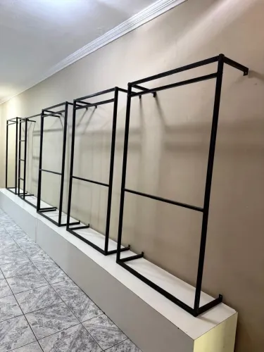 Expositor de Roupas para Loja | Estrutura Metálica