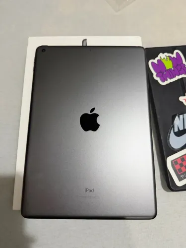 Vende-se IPad 9ºgeraçao semi novo