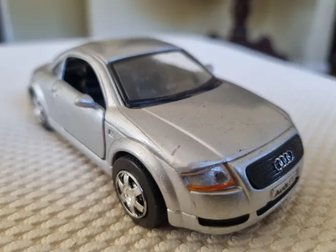 Carrinho Miniatura Audi TT Coupé Cinza Kinsmart