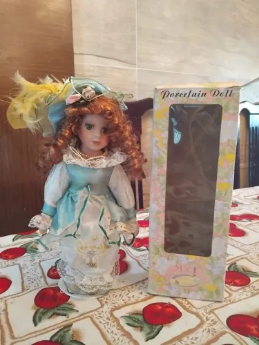 Boneca de porcelana coleção Doll