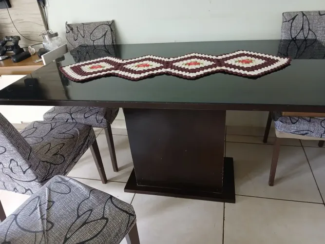 Mesa com 6 cadeiras