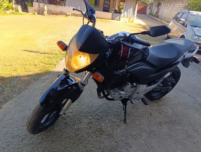 CB300R com 12.500 km original