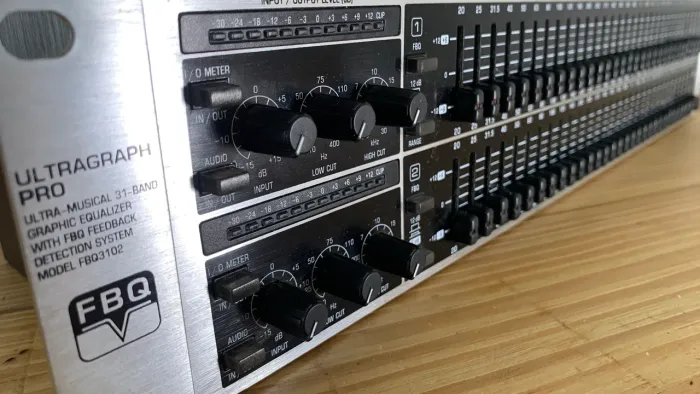 Equalizador Behringer FBQ3102 - EXCELENTE
