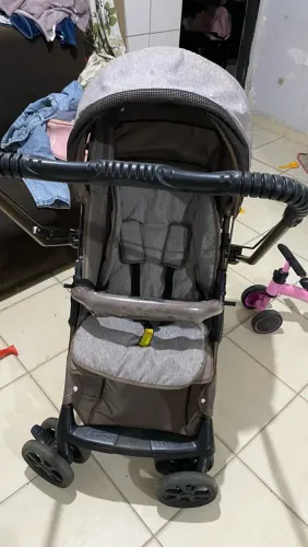 Vende se esse carrinho de bebê da marca galzerano