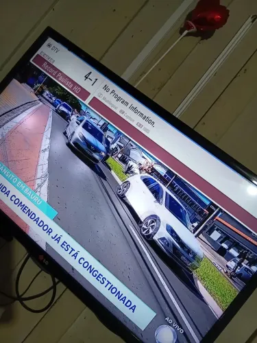 Televisão usada em ótimo estado.