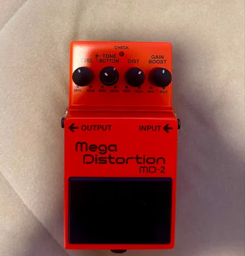 Pedal de Guitarra, Marca Boss, Mega Distortion - MD2