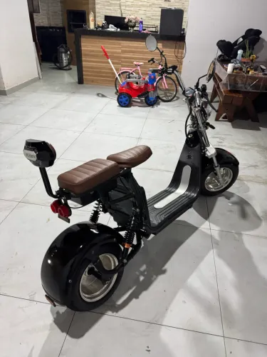 Scooter Elétrica Modelo Holliday 2000