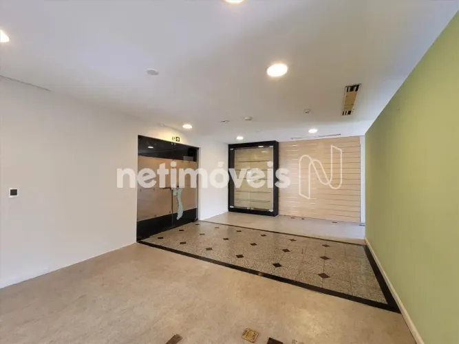 andar sala na savassi funcionarios 100m²; de área, 4 banheiros, 2 vagas de garagem.
