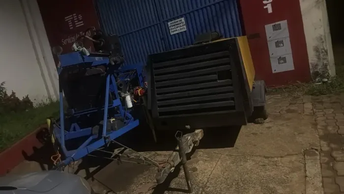 Máquina e compressor de abrir poço artesiano