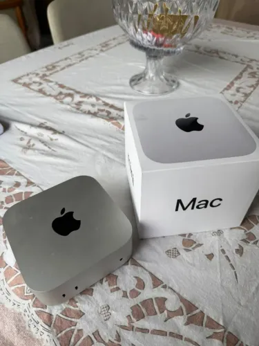 Mac Mini (Chip M4) (Memória de 16Gb com SSD de 256GB)