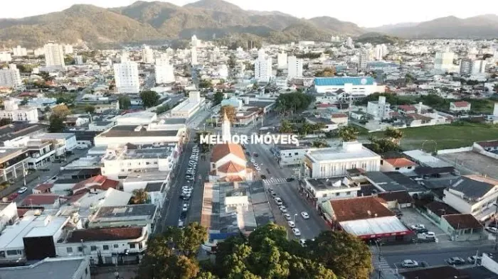 Terreno em ótima localização á venda no Centro de Camboriú - Santa Catarina.