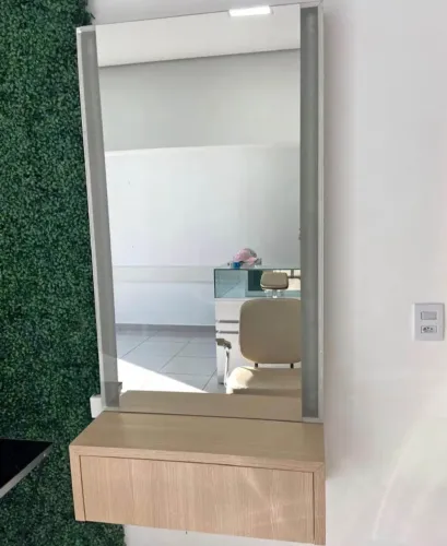 Vendo bancada e cadeira de cabeleireira hidráulica 