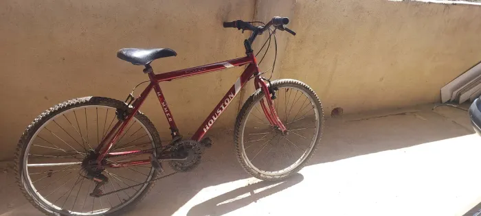 Vendo bicicleta aro 26 houston e outra bicicleta caloi aro 24