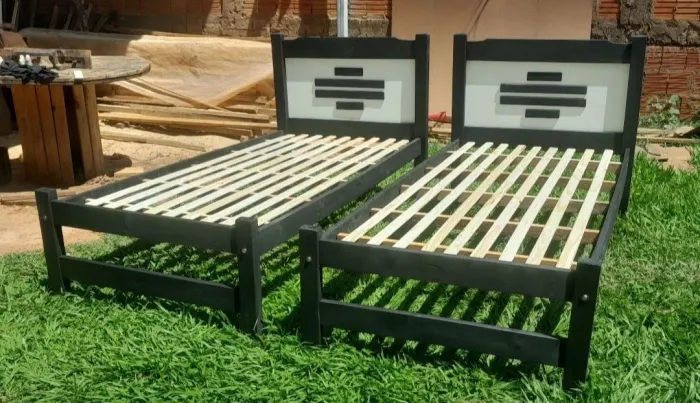 Cama de madeira solteiro nova .