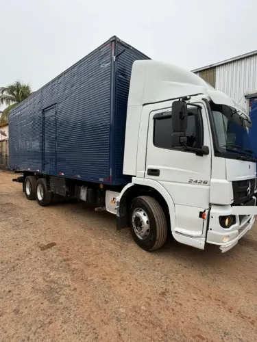MERCEDES-BENZ ATEGO 2426 COM BAÚ