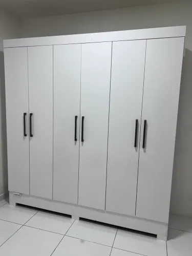 Guarda roupa 6 portas