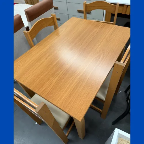 Mesa com 4 cadeiras - entrego Curitiba e região