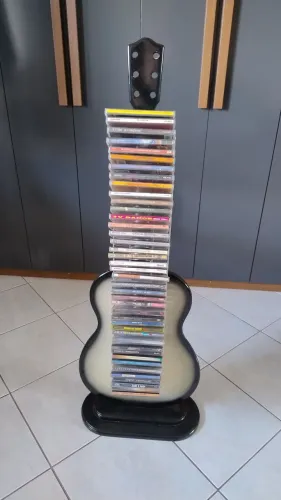 Porta CDs em for a de Violão