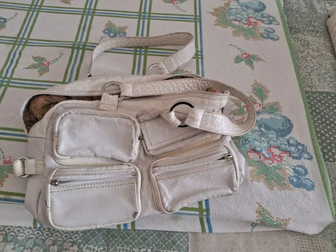 Bolsa em couro legítimo