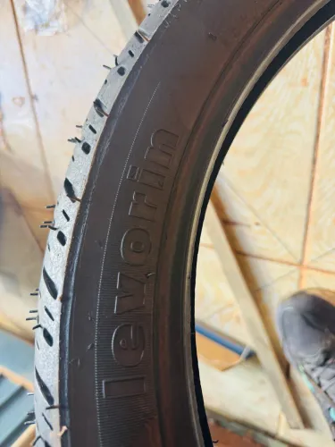 Pneu novo 90/90/18 levorin