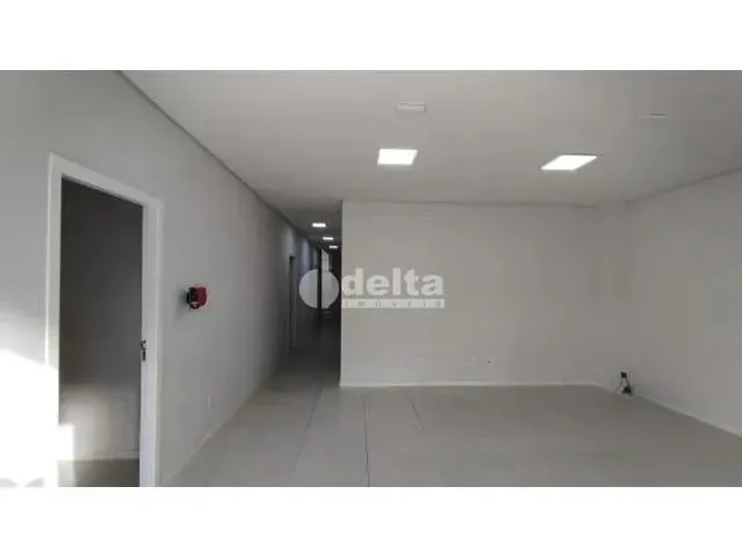 Loja disponível para locação no bairro Jardim Europa em Uberlândia-MG.