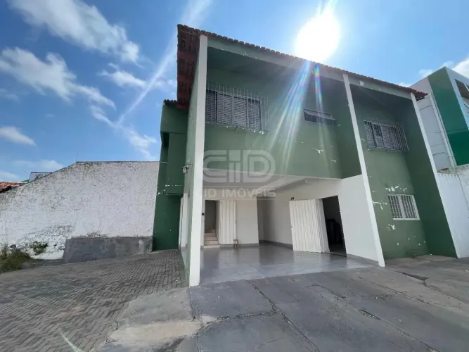 Casa Comercial com 5 Salas no Bairro Lixeira