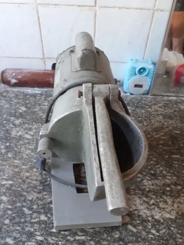 Triturador de queijo 