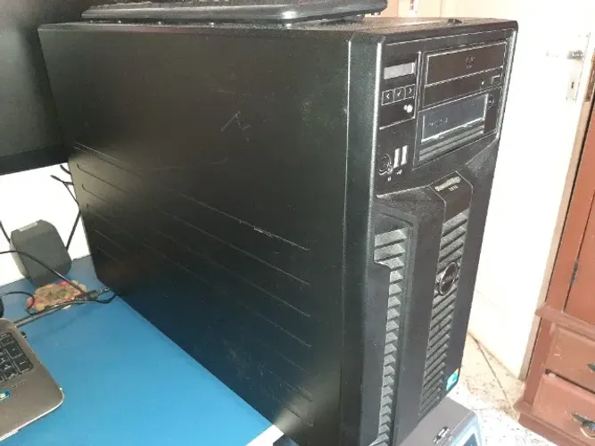 Servidor Dell PoweredgeT410 + 32GB + 1T de armazenamento + LTO4 Ultium 600/1200tb