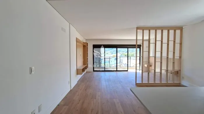 Studio semimobiliado com garagem para venda no bairro Saco Grande Florianópolis com 50 m²