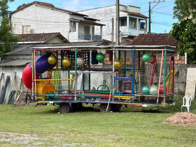 Vende se playgrald móvel no reboque,ótimo para aniversário e eventos