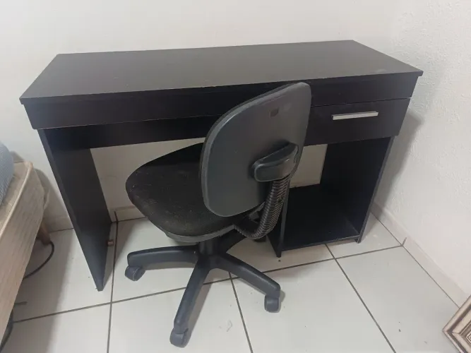 Mesa estudo com cadeira giratória 