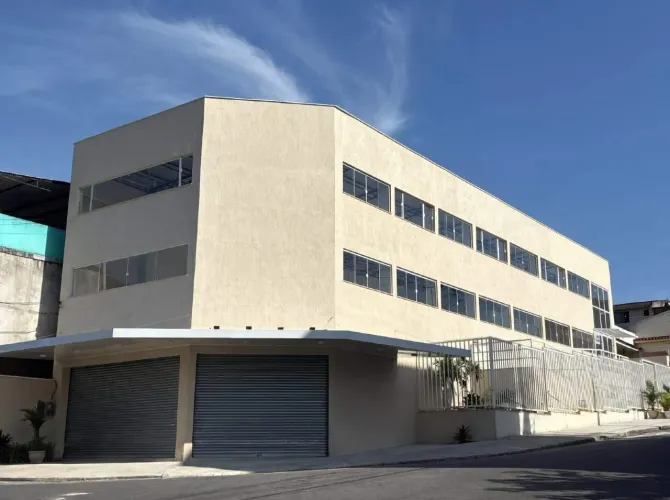LOJA com 136m²  PRIMEIRA LOCAÇÃO - Próximo a Passarela do Coelho, São Gonçalo/RJ.