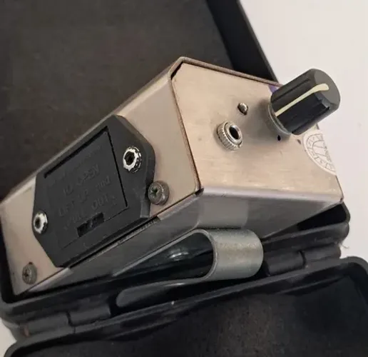 AMPLIFICADOR DE FONE DE OUVIDO