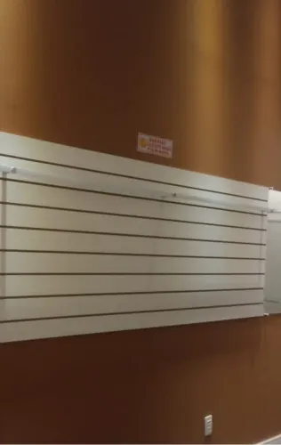 Painel Canelado com Varal semi novo